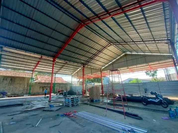 Konstruksi Gudang Besi Hollow